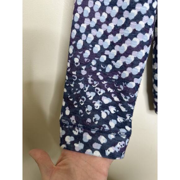 Weekends by Chico's Size 2 US 12 Long Sleeve White/Blue Graphic Dots Knit Top - Picture 3 of 8